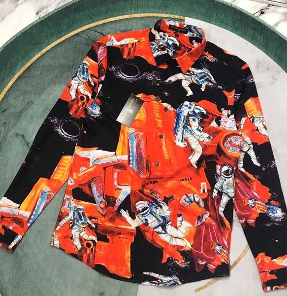 2020 french spring and autumn latest astronaut print shirt men's designer luxury mixed cotton fashion paris men's mixed cotton shi, White;black
2020 french spring and autumn latest astronaut print shirt men's designer luxury mixed cotton fashion paris men's mixed cotton shi, White;black