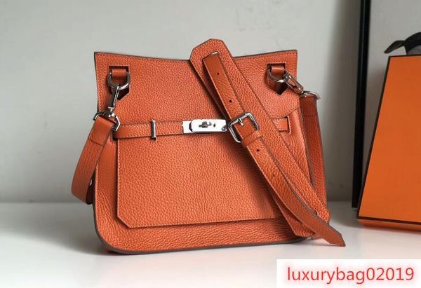 jipsiere 28cm taurillon clemence leather shoulder bag,front flap closure with swivel clasp,come with dust bag box
jipsiere 28cm taurillon clemence leather shoulder bag,front flap closure with swivel clasp,come with dust bag box