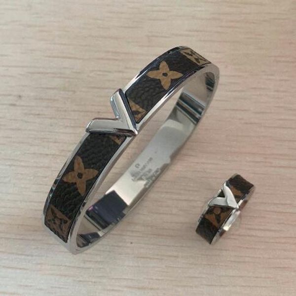 new arrival wedding rings for lovers designer brand 3 colors v letter titanium steel rings and bracelets for women sets jewelry wholesale, Silver
new arrival wedding rings for lovers designer brand 3 colors v letter titanium steel rings and bracelets for women sets jewelry wholesale, Silver