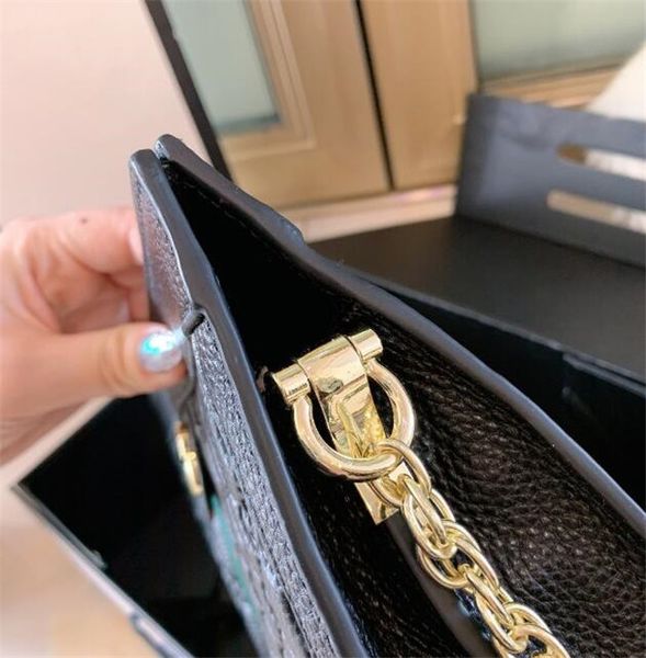 crossbody messenger bag wallet purse in gold and silver chain bag for women in premium 11 colors,22cm
crossbody messenger bag wallet purse in gold and silver chain bag for women in premium 11 colors,22cm