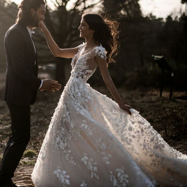 bohemian wedding dress 2020 short sleeves deep v neck 3d floral appliques bridal gowns backless vestido de noiva lorie, White
bohemian wedding dress 2020 short sleeves deep v neck 3d floral appliques bridal gowns backless vestido de noiva lorie, White