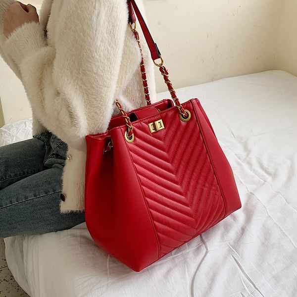 elegant female large tote bag 2020 new leather women's handbag high capacity chain shoulder messenger bag
elegant female large tote bag 2020 new leather women's handbag high capacity chain shoulder messenger bag
