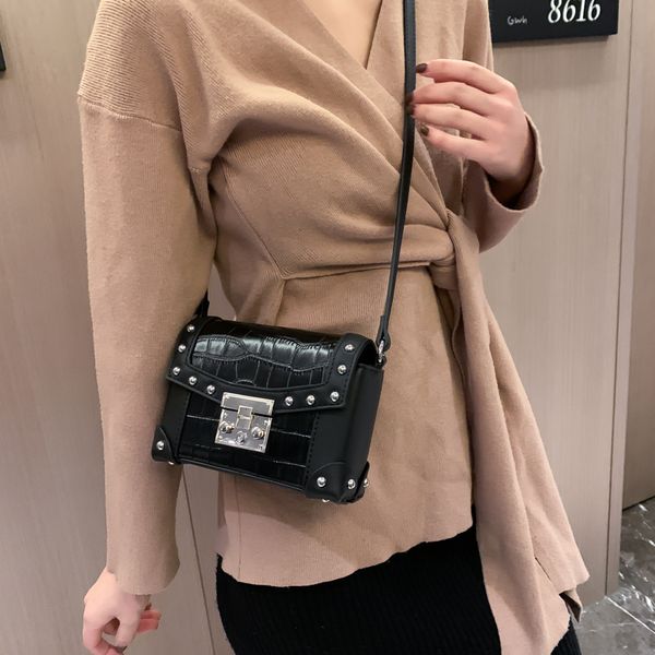 solid color pu handbag bag black shoulder bag ladies messenger ins super fire female rivet box mobile phone
solid color pu handbag bag black shoulder bag ladies messenger ins super fire female rivet box mobile phone