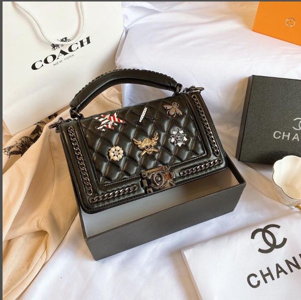 2020 popular ladies new classic wild new fashion leather simple ladies handbag shoulder bag ladies messenger bag business bag
2020 popular ladies new classic wild new fashion leather simple ladies handbag shoulder bag ladies messenger bag business bag