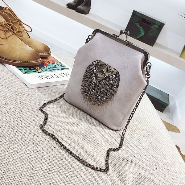 2020 new ladies shoulder bag pu spring chain shell bag tassel fashion personality exquisite diagonal crossbody
2020 new ladies shoulder bag pu spring chain shell bag tassel fashion personality exquisite diagonal crossbody