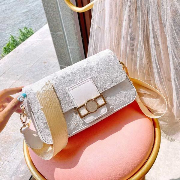 spring classic baguette bag hand the bill of lading shoulder bag bag, wide shoulder straps and women