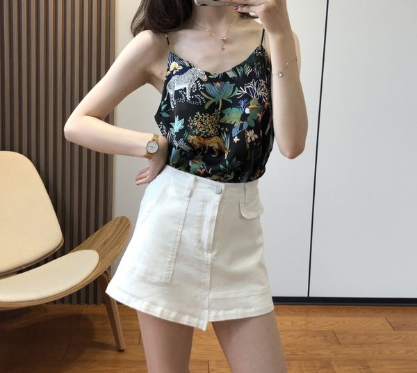 letter small camisole vest coat coat women's outer suit inner base simple v-neck sleeveless summer tide, Camo
letter small camisole vest coat coat women's outer suit inner base simple v-neck sleeveless summer tide, Camo