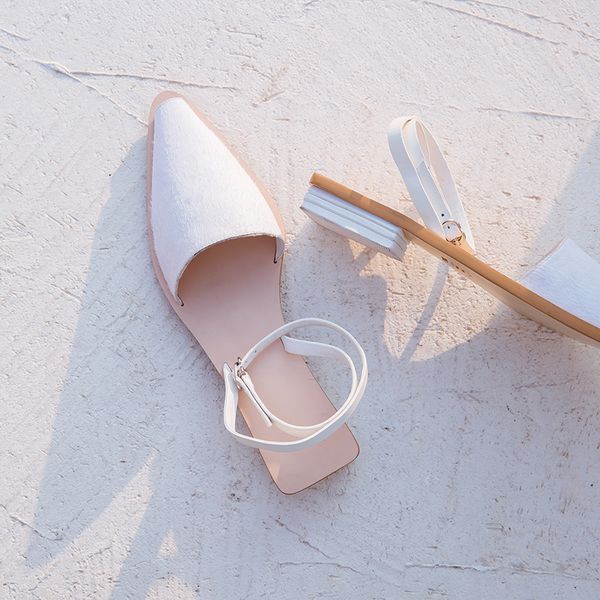 horsehair women sandals pointed toe footwear fashion flat sole female sandals casual cross strap shoes woman summer 2019, Black
horsehair women sandals pointed toe footwear fashion flat sole female sandals casual cross strap shoes woman summer 2019, Black