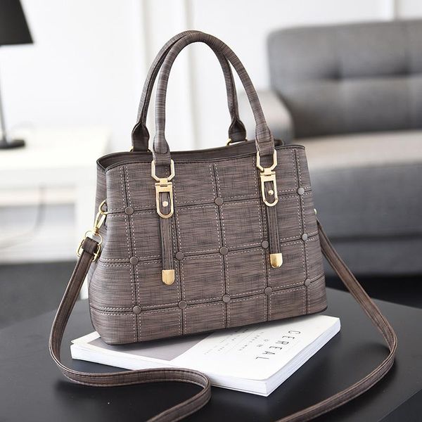 2020 new fashion handbags high-capacity handbag korean wild shoulder messenger bag
2020 new fashion handbags high-capacity handbag korean wild shoulder messenger bag