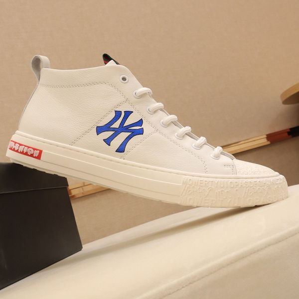 q5 fashion luxury casual men's shoes outdoor sports running travel men's shoes original box packaging fast delivery, Black
q5 fashion luxury casual men's shoes outdoor sports running travel men's shoes original box packaging fast delivery, Black