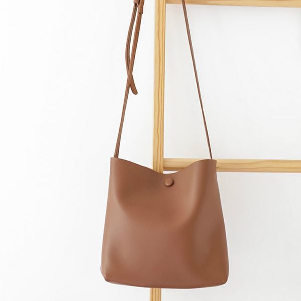 2020 новый небольшой площади сумка ретро ведро порта булочки мать мешок искусственная кожа плеча messenger 
2020 новый небольшой площади сумка ретро ведро порта булочки мать мешок искусственная кожа плеча messenger