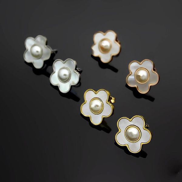 2020 дизайнер ювелирных изделий c письмо white pearl цветок серьги lady white shell камелии серьги, Golden;silver
2020 дизайнер ювелирных изделий c письмо white pearl цветок серьги lady white shell камелии серьги, Golden;silver