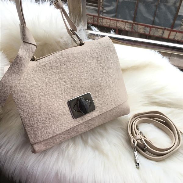 elegant2019 lady contracted xia leisure time diagonal head layer cowhide woman hand bill of lading shoulder genuine leather package
elegant2019 lady contracted xia leisure time diagonal head layer cowhide woman hand bill of lading shoulder genuine leather package