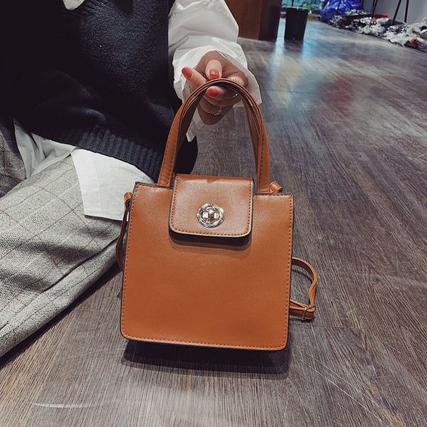 2020 новые дамы высокое качество pu мода сумка сумка на плечо сумка-мессенджер простой небольшой квадрат
2020 новые дамы высокое качество pu мода сумка сумка на плечо сумка-мессенджер простой небольшой квадрат