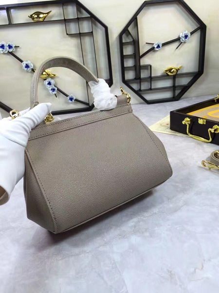fashion classic luxury women bags european genuine leather woman bags totes handbags crossbody bags gold hardware
fashion classic luxury women bags european genuine leather woman bags totes handbags crossbody bags gold hardware