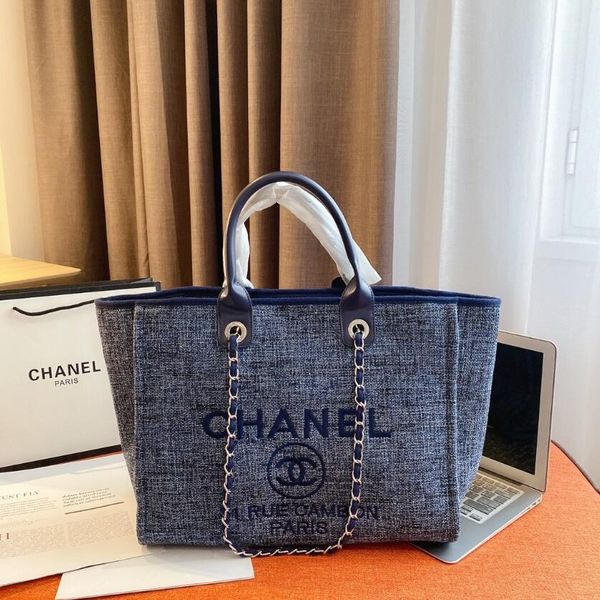 2020 ladies design monochrome monogrammed embroidered shopping bag leather chain bag cross-body beach bag size 38*30cm
2020 ladies design monochrome monogrammed embroidered shopping bag leather chain bag cross-body beach bag size 38*30cm