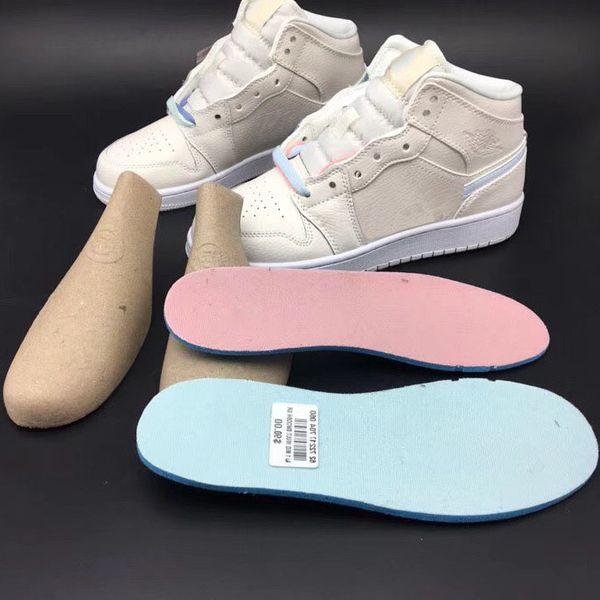new 1 1s ret high women basketball shoes designer woman sneakers sports trainers colorful shoelaces chaussures
new 1 1s ret high women basketball shoes designer woman sneakers sports trainers colorful shoelaces chaussures
