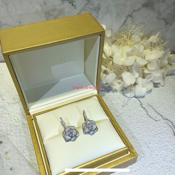 women's stud earrings casual party earrings for women high-end materials rose shape fashion handsome
women's stud earrings casual party earrings for women high-end materials rose shape fashion handsome