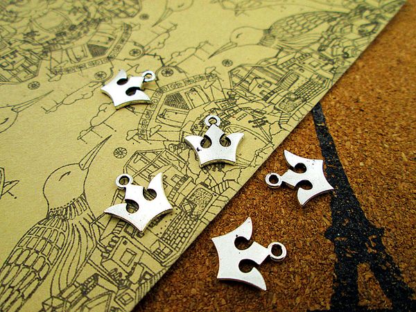 150pcs mini crown charms antique silver tone crown charm pendants 12x13mm, Bronze;silver
150pcs mini crown charms antique silver tone crown charm pendants 12x13mm, Bronze;silver
