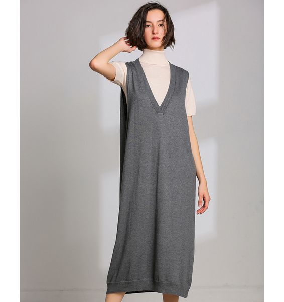 2019 spring new simple sleeveless knitted long korean dress women casual straight vest dress loose autumn cashmere sweater, White;black
2019 spring new simple sleeveless knitted long korean dress women casual straight vest dress loose autumn cashmere sweater, White;black