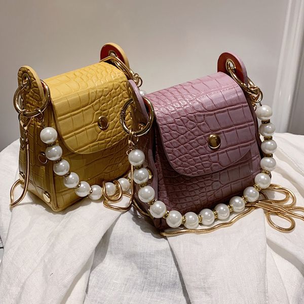 новая малые женщины сумка сумка 2020 жемчужного crossbody сумки для цепей женщин высокого качества сцепления дамы totes сумки
новая малые женщины сумка сумка 2020 жемчужного crossbody сумки для цепей женщин высокого качества сцепления дамы totes сумки
