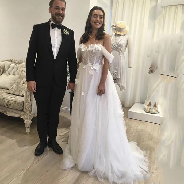 2020 plus size a line 3d appliques wedding dresses with off shoulder new arrival sweetheart long princess bridal gowns, White
2020 plus size a line 3d appliques wedding dresses with off shoulder new arrival sweetheart long princess bridal gowns, White