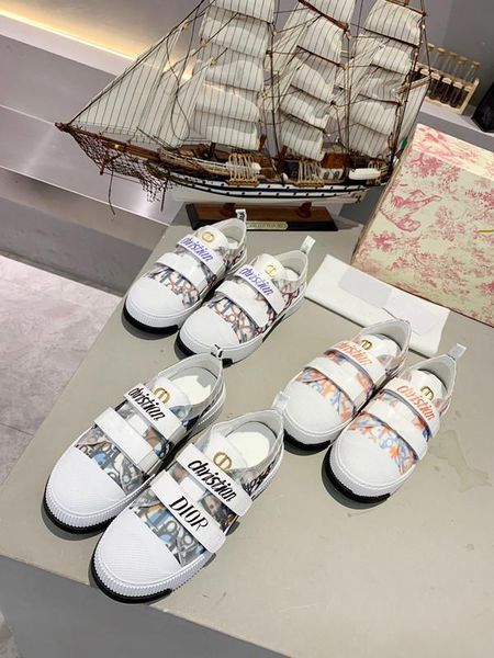 2020 black velvet reflective designer shoes des chaussures sneakers platform luxury shoes golden sneakers women shoes, Black;red
2020 black velvet reflective designer shoes des chaussures sneakers platform luxury shoes golden sneakers women shoes, Black;red