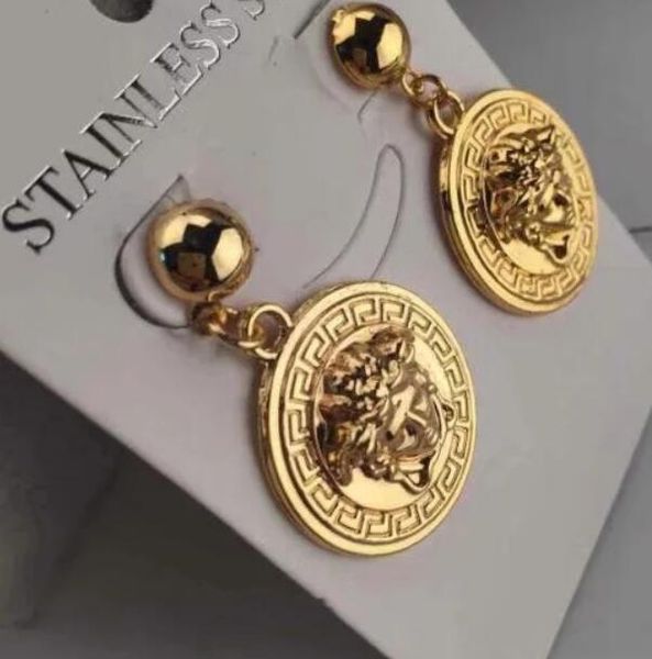 earrings luxury jewelry fashion women mens earrings hip hop diamond stud earings iced out bling rock punk round wedding gift 0631, Golden;silver
earrings luxury jewelry fashion women mens earrings hip hop diamond stud earings iced out bling rock punk round wedding gift 0631, Golden;silver