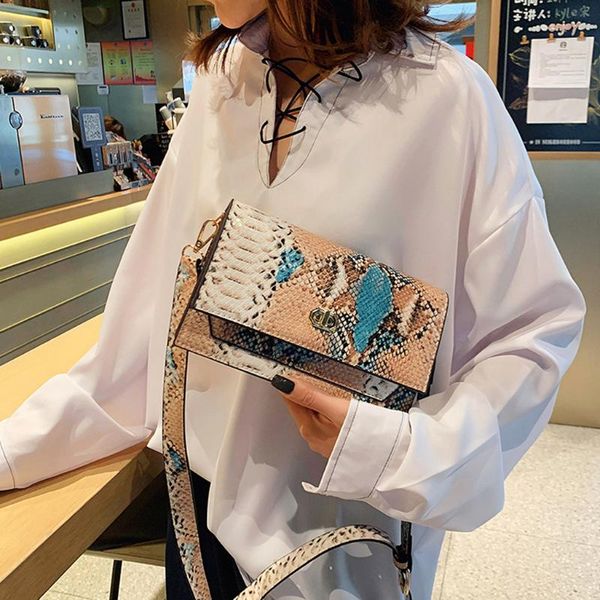 дизайн кожа змеи печати плеча сумки женщин ретро замок красивый плечи crossbody сумка девушки маленькие квадратные сумки bolsas mujer
дизайн кожа змеи печати плеча сумки женщин ретро замок красивый плечи crossbody сумка девушки маленькие квадратные сумки bolsas mujer