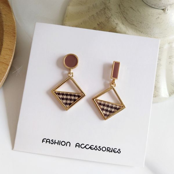 ear clip electroplated s925 silver retro grid 2020 creative asymmetrical design geometric stud earring for girl
ear clip electroplated s925 silver retro grid 2020 creative asymmetrical design geometric stud earring for girl