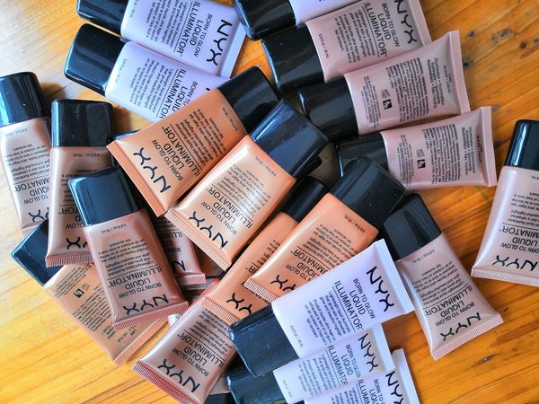 nyx liquid foundation face concealer makeup born to glow liquid illuminator bb cream make up powder cosmetics skin care 18ml
nyx liquid foundation face concealer makeup born to glow liquid illuminator bb cream make up powder cosmetics skin care 18ml