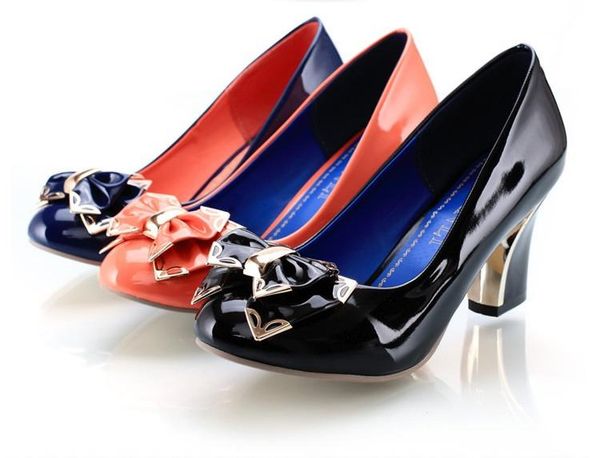 19ss butterfly-knot thick high heel plus size women's four seasons patent leather shoes, Black
19ss butterfly-knot thick high heel plus size women's four seasons patent leather shoes, Black