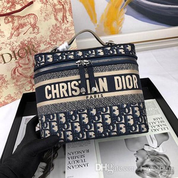 2020popular дизайн сумки роскошь сумка мешок большой объем производства кожи большой емкости мешок бесплатно transportcosmetic, Blue;gray 
2020popular дизайн сумки роскошь сумка мешок большой объем производства кожи большой емкости мешок бесплатно transportcosmetic, Blue;gray