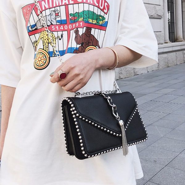 women's shoulder bag diagonal straddle bag handbag 2020 new fashion women's versatile fringe small square chain
women's shoulder bag diagonal straddle bag handbag 2020 new fashion women's versatile fringe small square chain