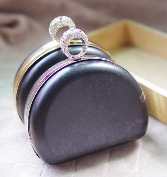 14x11 cm crystal ring clasp metal purse frame box clutch minaudiere metal frame with plastic covers silver color drop ship, Black
14x11 cm crystal ring clasp metal purse frame box clutch minaudiere metal frame with plastic covers silver color drop ship, Black