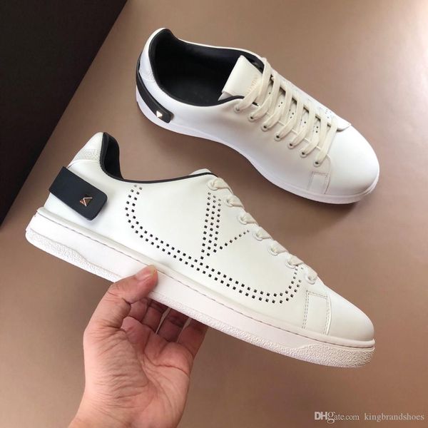 2019 men sneakers breathable outdoor casual sport shoes soft genuine leather men shoes white and black
2019 men sneakers breathable outdoor casual sport shoes soft genuine leather men shoes white and black