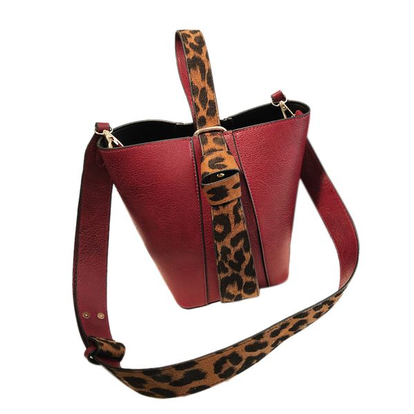 leather ladies handle handbag bags shoulder women bags crossbody design leopard print satchel
leather ladies handle handbag bags shoulder women bags crossbody design leopard print satchel