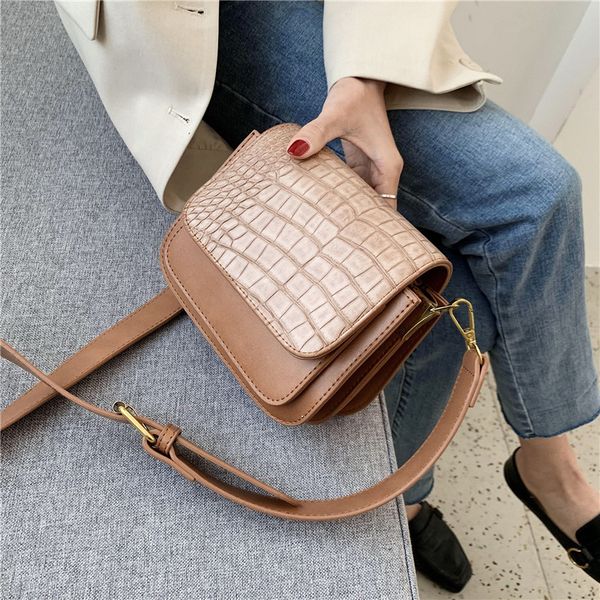 original design stone pattern bag messenger bag 2020 new wide shoulder belt single shoulder square
original design stone pattern bag messenger bag 2020 new wide shoulder belt single shoulder square
