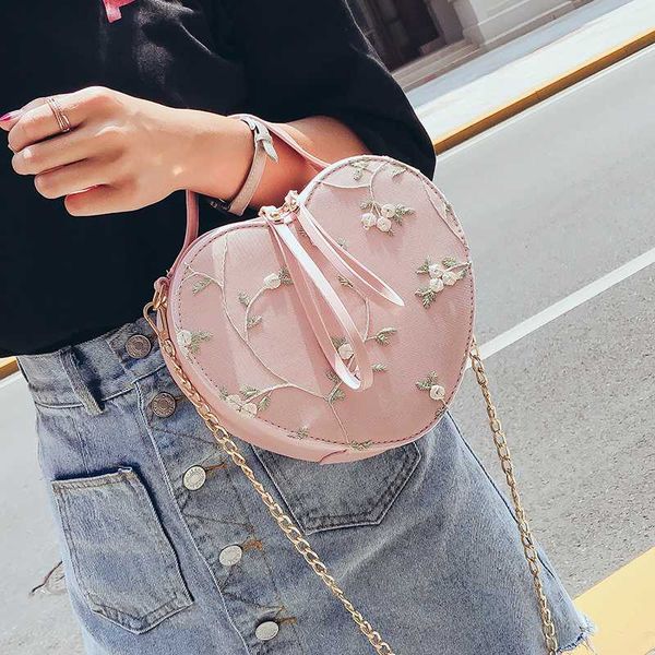 2019 summer new heart-shaped handbag quality pu leather women's handbag lace flower tote chain shoulder messenger bag
2019 summer new heart-shaped handbag quality pu leather women's handbag lace flower tote chain shoulder messenger bag