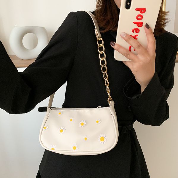 2020 new korean version of the shoulder bag women's casual small daisy messenger bag fashion chain armpit
2020 new korean version of the shoulder bag women's casual small daisy messenger bag fashion chain armpit