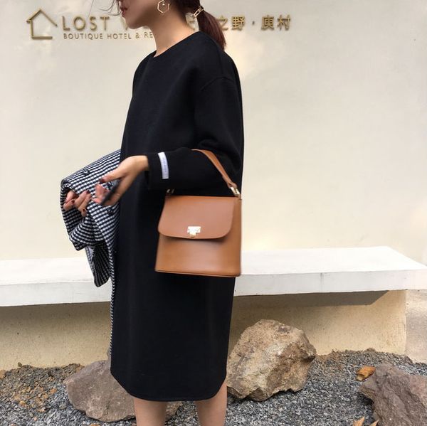 2020 popular women's bag summer new style simple versatile pu leather solid color metal buckle shoulder cross-body bucket bag
2020 popular women's bag summer new style simple versatile pu leather solid color metal buckle shoulder cross-body bucket bag