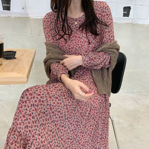 women spring round collar long sleeve long pleated floral dress with velvet high waist chiffon ruffle dresses, Black;gray
women spring round collar long sleeve long pleated floral dress with velvet high waist chiffon ruffle dresses, Black;gray