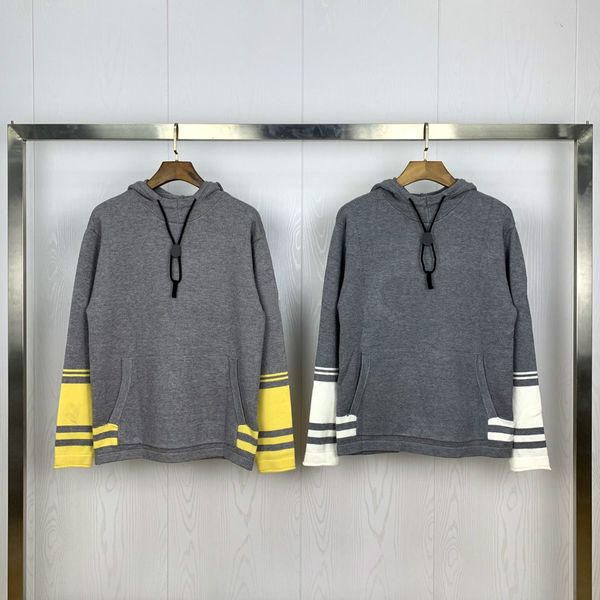 2020 autumn and winter street jumpers men sweatshirts arm oem embroidery pullover two-color stitching adjustable neckline hooded, White;black
2020 autumn and winter street jumpers men sweatshirts arm oem embroidery pullover two-color stitching adjustable neckline hooded, White;black