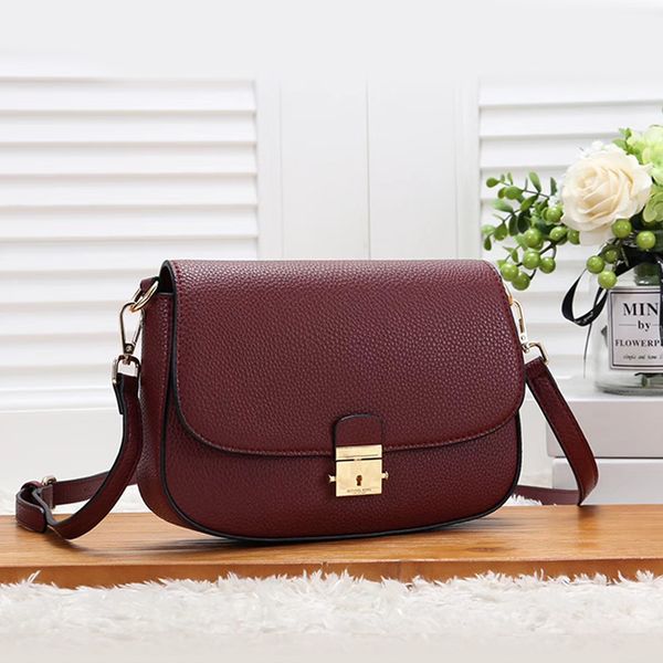 shunruyan new women for shoulder bag vintage craft wipe color leather simple messenger bag portable small saddle package
shunruyan new women for shoulder bag vintage craft wipe color leather simple messenger bag portable small saddle package