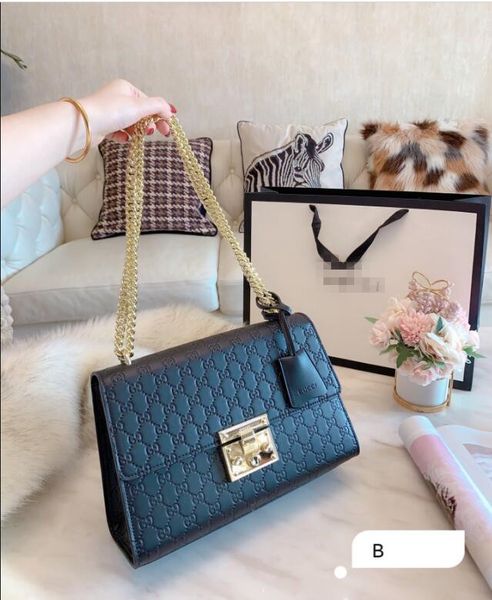 the leather chain handbag, with original leather matching hardware and chain in light gold, has a first-class texture, and can be tilted
the leather chain handbag, with original leather matching hardware and chain in light gold, has a first-class texture, and can be tilted