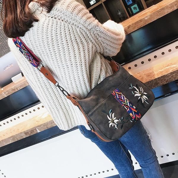 women's shoulder bag embroidery wild ladies solid messenger bag female large capacity crossbody bags handbags bolso mujer #t1g
women's shoulder bag embroidery wild ladies solid messenger bag female large capacity crossbody bags handbags bolso mujer #t1g