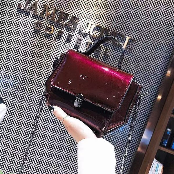 hongkong style mini chain shoulder bag smooth surface hand bags for women red color fashion joker flap bag ladies phone
hongkong style mini chain shoulder bag smooth surface hand bags for women red color fashion joker flap bag ladies phone