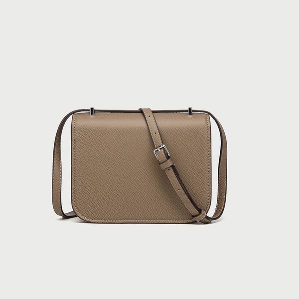 2020 new fashion female bag h buckle shoulder messenger bags ins emma simple flight attendant bag female small square bags 1068
2020 new fashion female bag h buckle shoulder messenger bags ins emma simple flight attendant bag female small square bags 1068