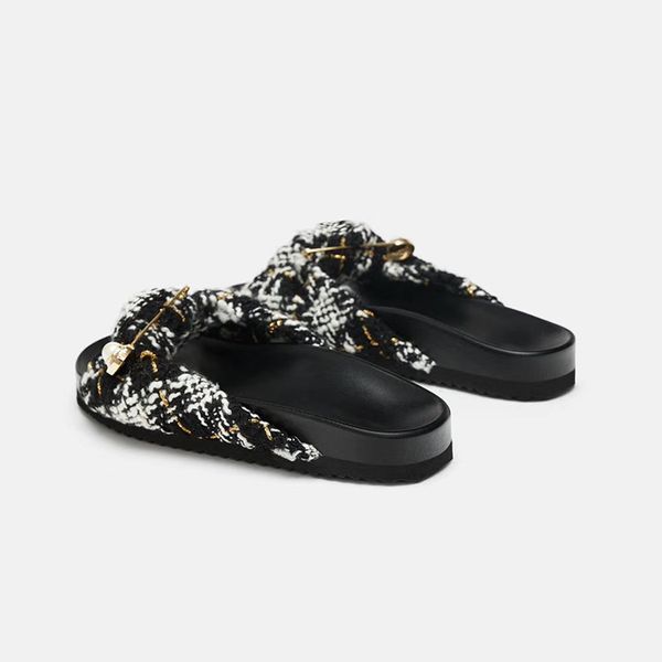 2020 flat ladies sandals and slippers new floral open toe wild outer wear slippers for women, Black
2020 flat ladies sandals and slippers new floral open toe wild outer wear slippers for women, Black