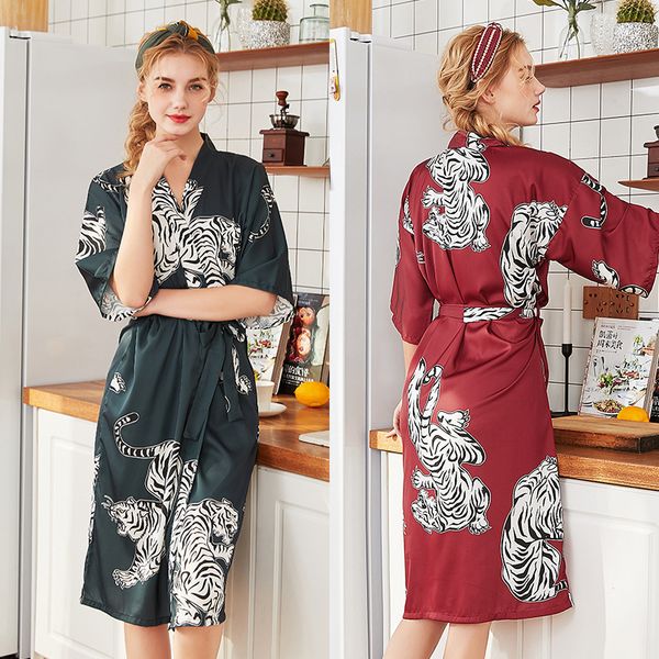 2019 summer women bridesmaid robes robe dress satin kimono bathrobe gown flower print silk long sleepwear, Black;red
2019 summer women bridesmaid robes robe dress satin kimono bathrobe gown flower print silk long sleepwear, Black;red